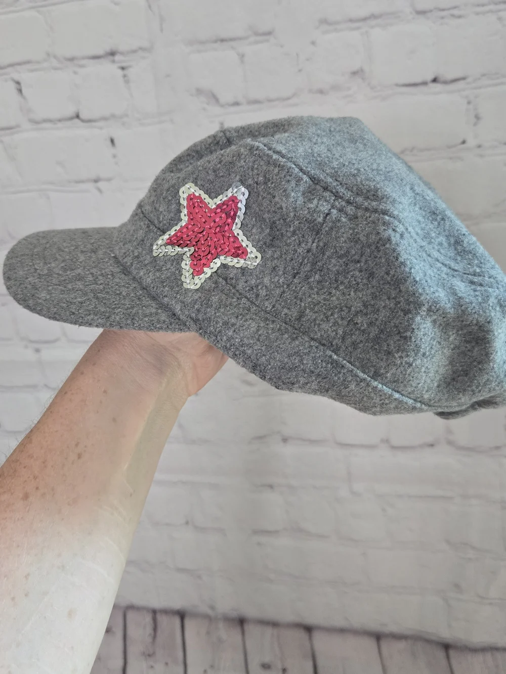 Y2k gray wool newsboys hat with sequin star 2000s Pop Star